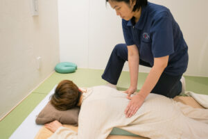 整体やマッサージに興味があるあなたへ──国家資格「あん摩マッサージ指圧師」の魅力と将来性とは?